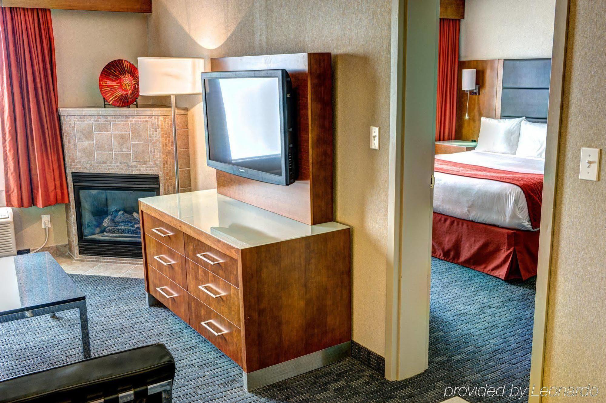 Radisson Hotel & Suites Fort Mcmurray Buitenkant foto